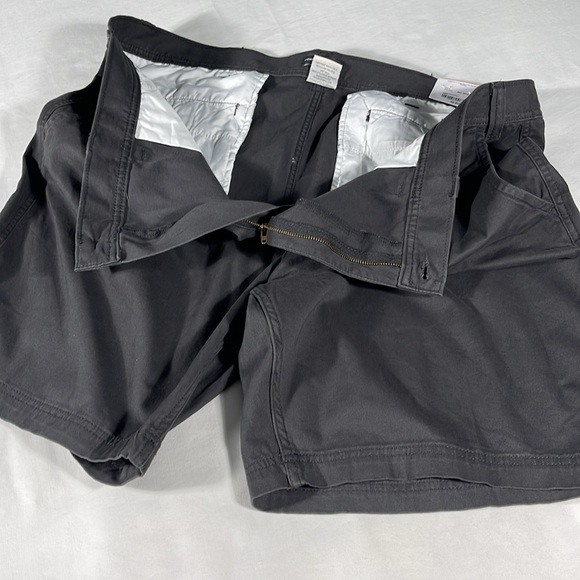 St. John's Bay mens charcoal grey Flat Front Short 10" chino shorts - size 50 - Picture 8 of 11